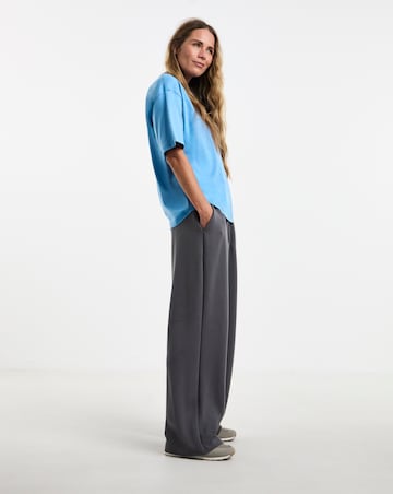 New Balance Oversized Graphic T-Shirt