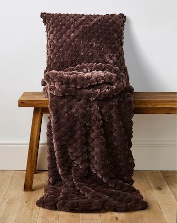 Scallop Faux Fur Throw - Chocolate