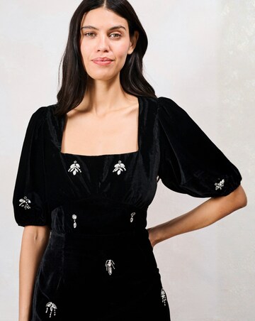 Hope & Ivy The Bettina Velvet Embellished Dress