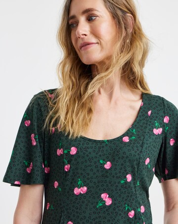 Floral Printed Scoop Neck Angel Sleeve Longline Peplum Top
