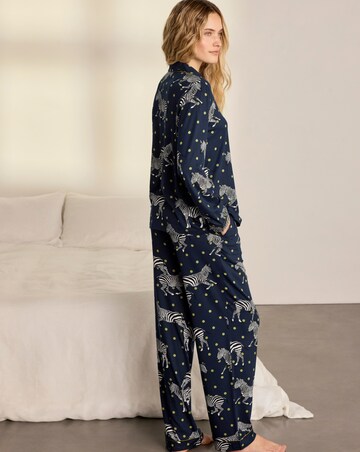 Chelsea Peers Classic Long Sleeve Button Up Zebra Pyjama Set