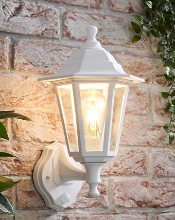ValueLights Mayfair Outdoor Security PIR Motion Sensor Light - Bulb Included