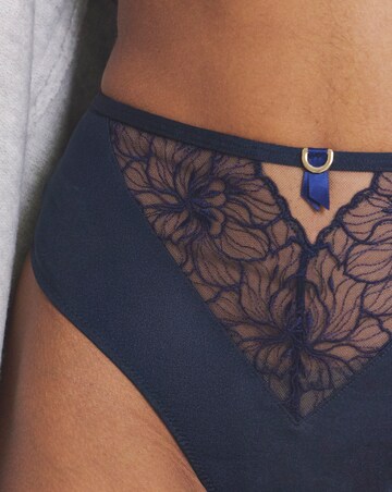 Pretty Serets Contrast Embroidery Briefs