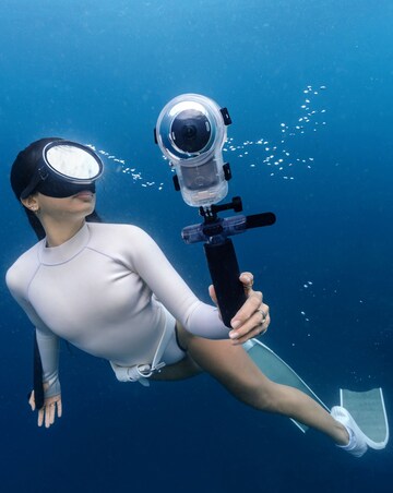 Insta360 X6 Action Camera - Essentials Bundle