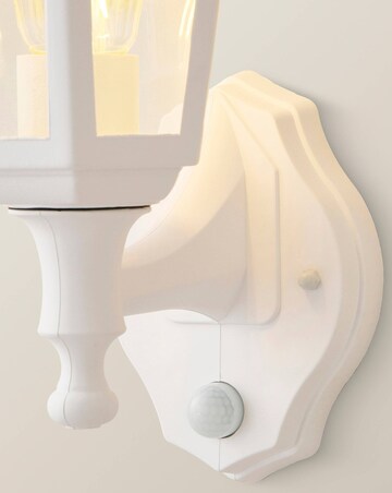 ValueLights Mayfair Outdoor Security PIR Motion Sensor Light - Bulb Included