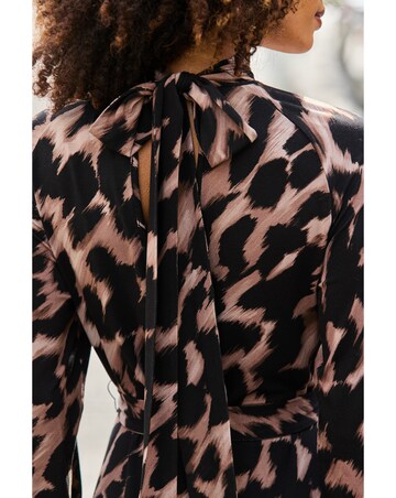Sosandar Funnel Neck Detail Shift Dress
