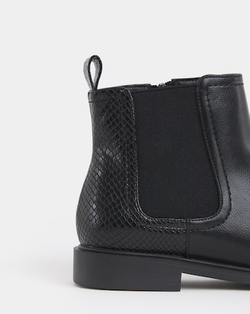 Helina Classic Ankle Chelsea Boots - Standard Fit (D)