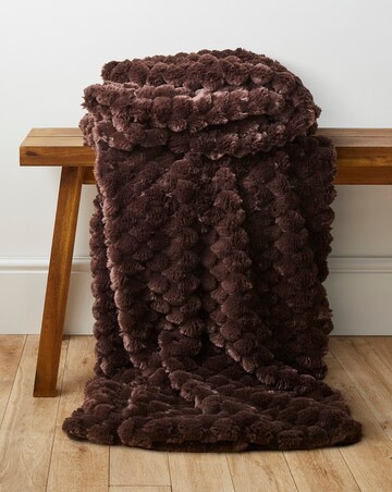 Scallop Faux Fur Throw - Chocolate