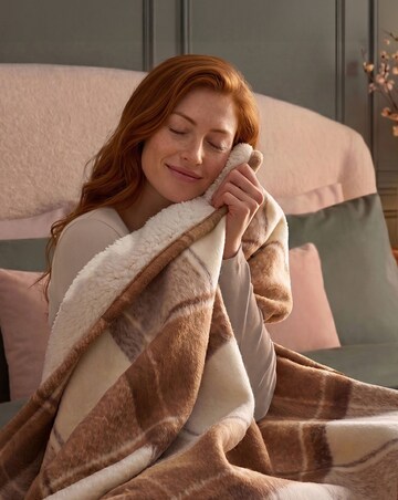 Silentnight Luxury Check Fleece Heated Throw