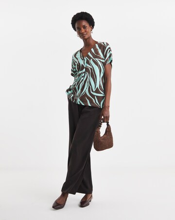 Printed Pleated V Neck Grown on Sleeve Top