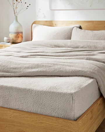 Cosy Cuddle Fleece Extra Deep 32cm Fitted Sheet