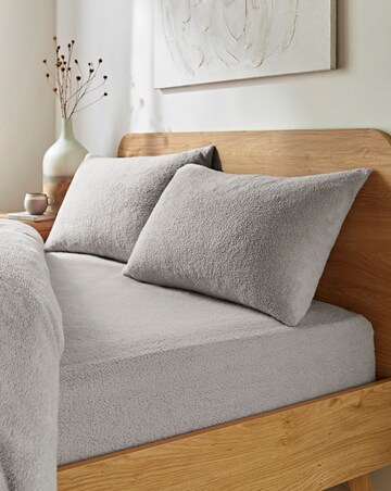 Cosy Cuddle Fleece Extra Deep 32cm Fitted Sheet