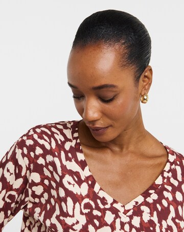 Animal Print 3/4 Sleeve Slouch V-Neck Longline Top