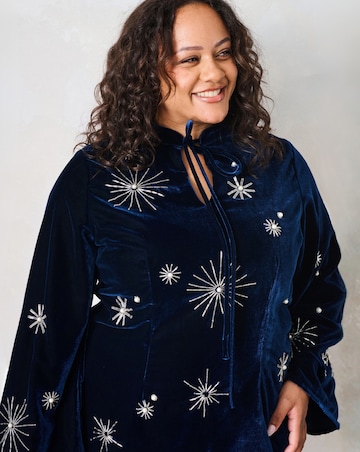 Hope & Ivy The Orelia Velvet Embellished Dress
