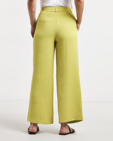Textured Pleated Wide Leg Trousers