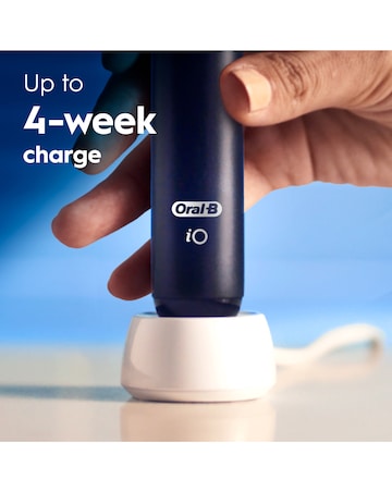 Oral-B iO2 Series Night Black + Travel Case