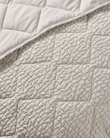 Catherine Lansfield Crinkle Seersucker Bedspread