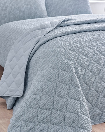 Catherine Lansfield Crinkle Seersucker Bedspread