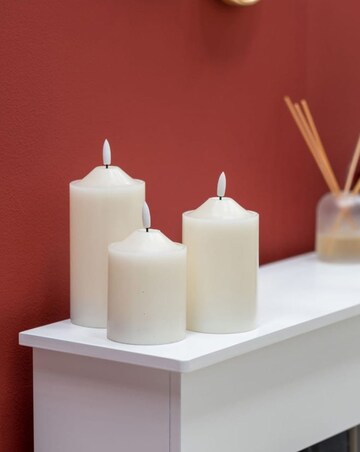 ValueLights Set of 6 LED Flickering Candles with Remote Control