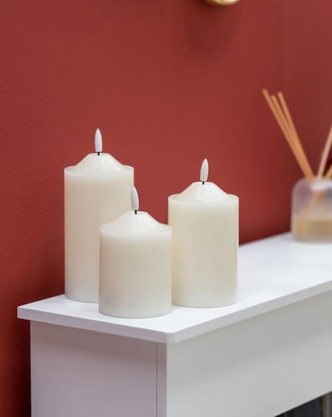 ValueLights Set of 6 LED Flickering Candles with Remote Control