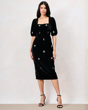 Hope & Ivy The Bettina Velvet Embellished Dress