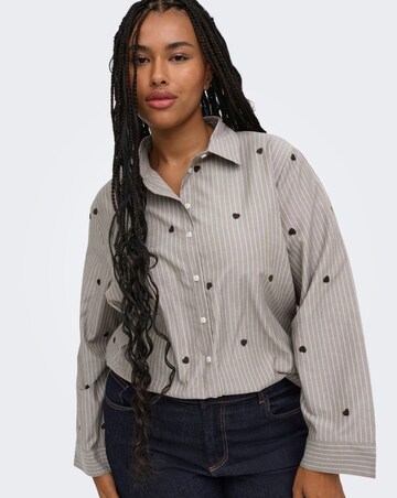 ONLY EMBROIDERED HEART SHIRT