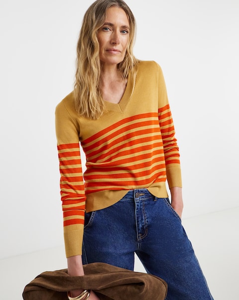 VN V-Neck Jumper
