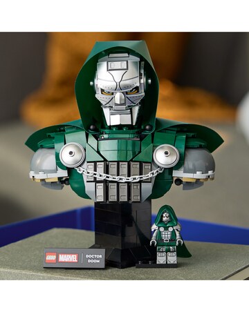 LEGO Marvel Bust