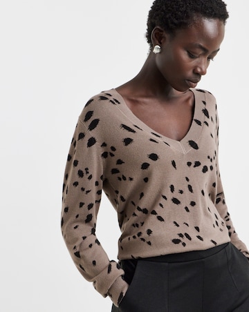 Doe Print Fine Knit V-Neck Jumper