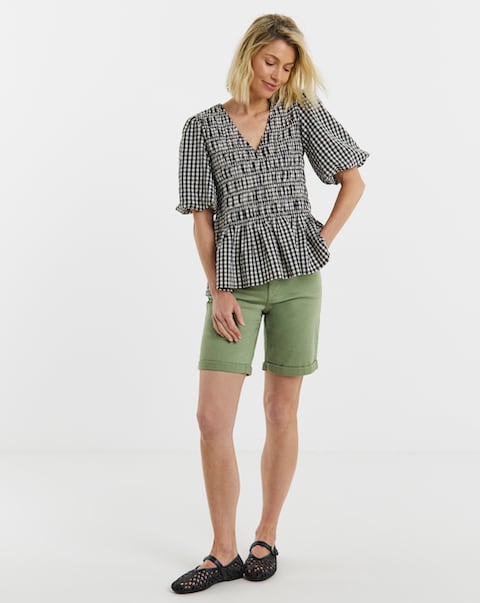24/7 Sage Knee Shorts