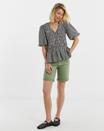 24/7 Sage Knee Shorts