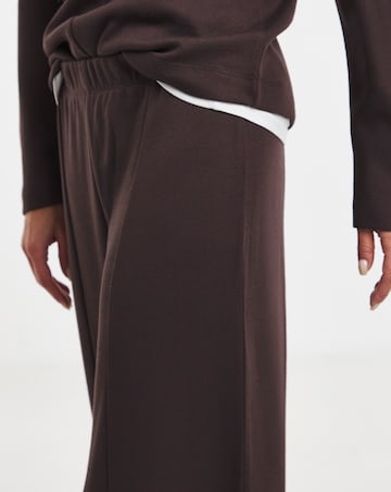 Chocolate Cosy Barrel Leg Jogger
