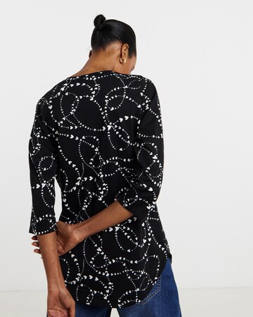 Heart Print Longline Curved Hem 3/4 Sleeve Top