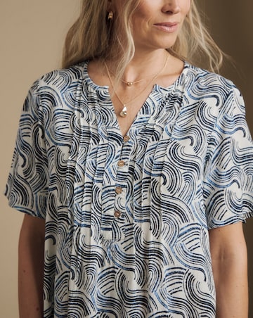 Julipa Printed Textured Crinkle Shift Dress