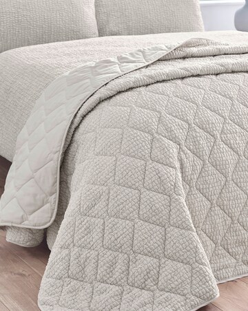 Catherine Lansfield Crinkle Seersucker Bedspread