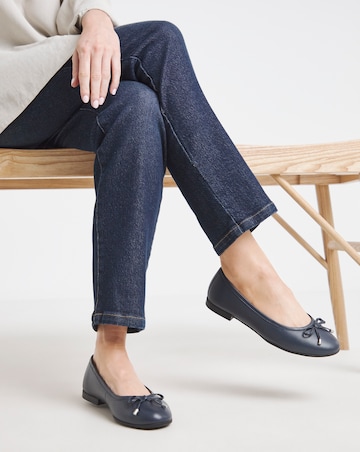 Vine Classic Toe Cap Leather Ballerina Shoes - Extra Wide Fit (EEE)