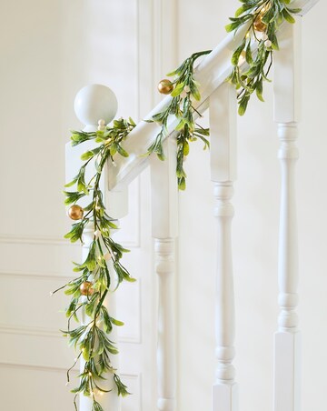 Pre-Lit Mistletoe Garland