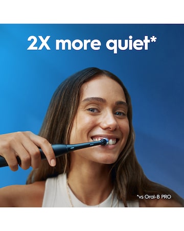 Oral-B iO2 Series Night Black + Travel Case