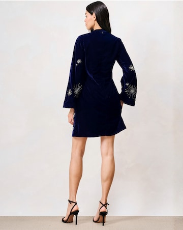 Hope & Ivy The Orelia Velvet Embellished Dress
