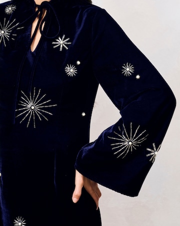 Hope & Ivy The Orelia Velvet Embellished Dress