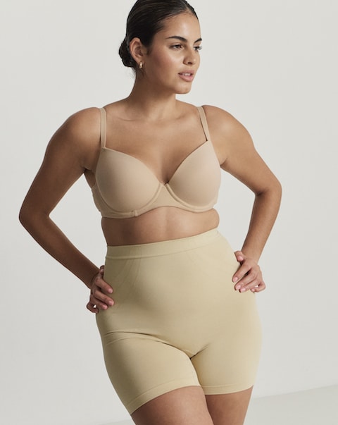 Maidenform Seamless Light Control Shaping Shorts