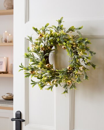 Pre-Lit Mistletoe Wreath 40cm