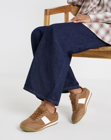 Storm Classic Retro Trainer - Wide Fit (E)