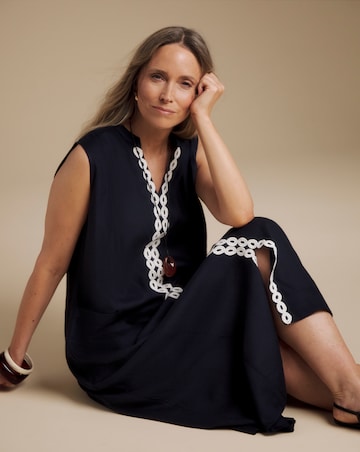 Julipa Linen Pocket Midi Dress