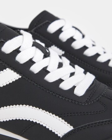 Tesoro Retro Slimline Trainer - Wide Fit (E)