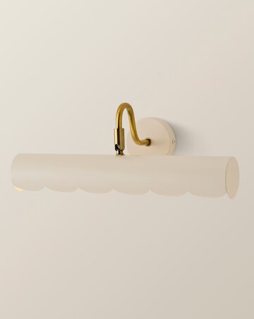 ValueLights Millie Scallop Picture Wall Light