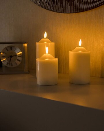 ValueLights Set of 6 LED Flickering Candles with Remote Control