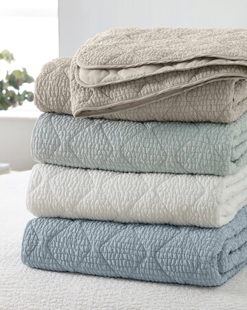 Catherine Lansfield Crinkle Seersucker Bedspread