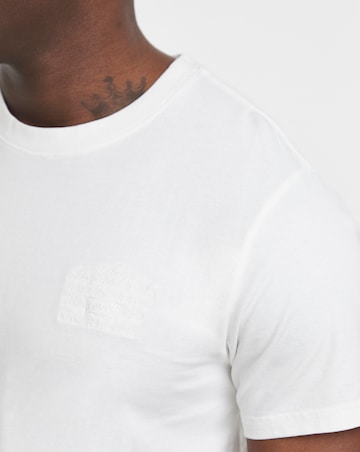 Levi's Short Sleeve Chest Graphic T-Shirt - White