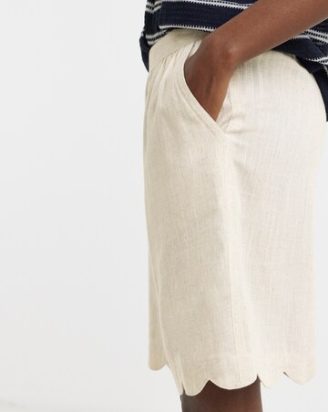 Scallop Edge Linen Mix Short